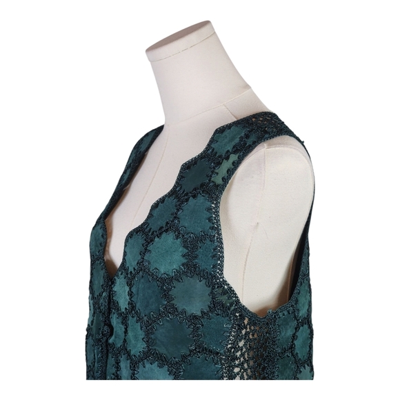 SOLD Rare Vintage LEATHET Green Suede Patchwork Vest Boho Scallop Crochet Size S - Picture 3 of 11